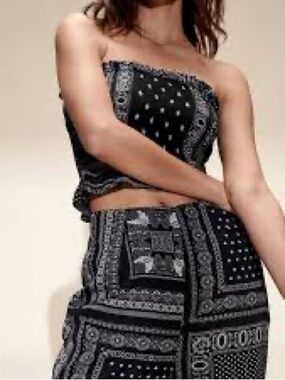 Black Bandana Print Strapless Crop Top